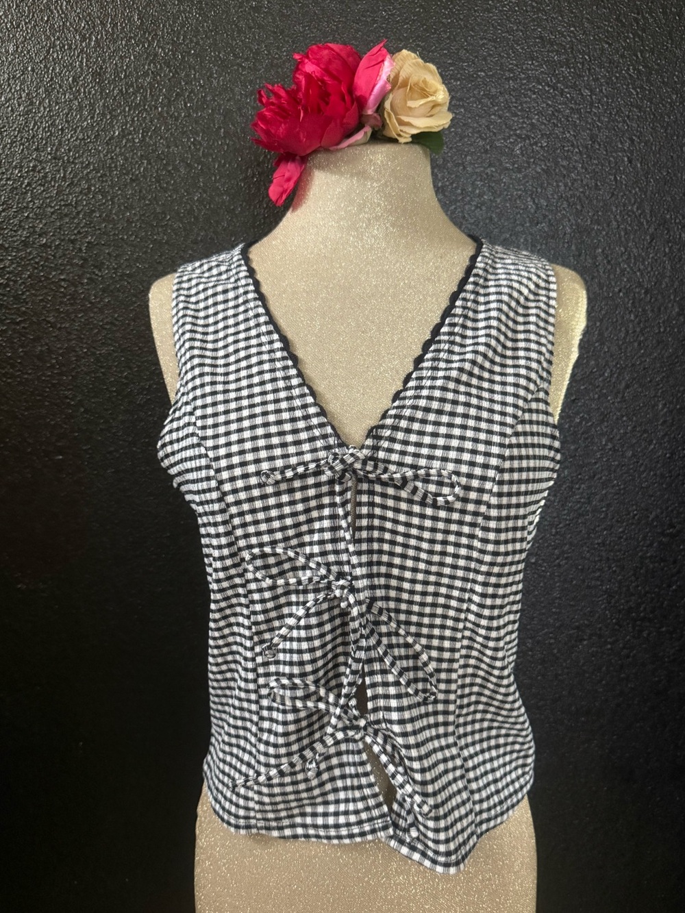 Gingham Tie-Front Sleeveless Top - Black & White